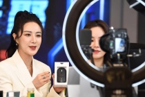 Né phí bán hàng livestream nhờ “Zép lào”