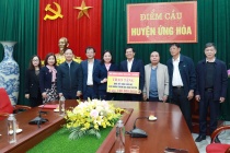 Hội đồng hương Ứng Hòa tặng quà Tết trị giá hàng trăm triệu đồng cho các hộ khó khăn