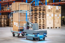Nhóm giảng viên thiết kế robot di động