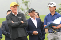 Huyền thoại “Cá mập trắng” Greg Norman khảo sát sân golf T&T Văn Lang Empire chuẩn bị cho trải nghiệm 18 hố