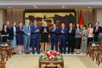 Tập đoàn Thụy Điển muốn đưa Việt Nam trở thành trung tâm toàn cầu đầu tiên về dệt may tuần hoàn, công nghệ cao