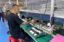 Đột kích xưởng sản xuất điện thoại 'chui' khuất nẻo ven thành phố Lạng Sơn