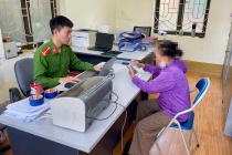 Nghe đọc lệnh khởi tố online, cụ bà gần 80 tuổi 'suýt' mất 200 triệu đồng