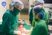Bé gái chào đời từ phôi thai trữ đông 11 năm
