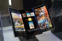 Smartphone gập ba, chiến trường mới của ngành điện thoại di động