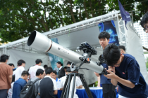 Đích cuối cùng của Nghị quyết 71 là đào tạo ra những người ‘vừa hồng vừa chuyên’