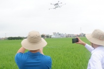 Drone: Trợ thủ mới của nhà nông