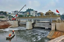 Nước sau xử lý từ Nhà máy xử lý nước thải Yên Xá chính thức hòa vào sông Tô Lịch