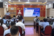 Cán bộ, nhân viên đường sắt Vinh thực hành ứng dụng AI 
