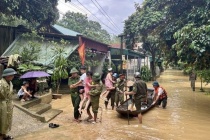 Huy động mọi lực lượng, phương tiện ứng phó với nguy cơ triều cường, ngập lụt, lũ quét, sạt lở đất sau bão số 10