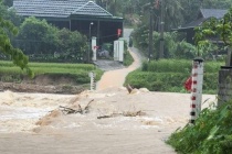 Cứu chữa miễn phí cho người bị thương do ảnh hưởng của bão số 10