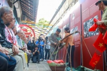 Ôn lại lịch sử hào hùng Ngày Giải phóng Thủ đô qua trưng bày “Vang mãi khúc khải hoàn”