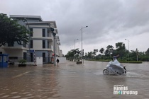 Mưa lớn gây ngập úng, học sinh và sinh viên Hà Nội chuyển sang học trực tuyến