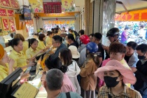 TPHCM áp dụng đăng ký trực tuyến khi mua vàng, Hà Nội vẫn giao dịch tại cửa hàng