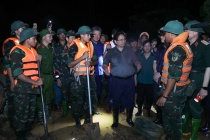 Thủ tướng kiểm tra công tác ứng phó mưa lũ tại vùng ven sông của Hà Nội