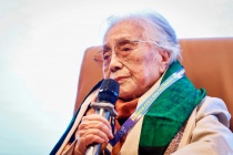 Nguyên Phó Chủ tịch nước Nguyễn Thị Bình xúc động nhận Giải thưởng Hòa bình Romesh Chandra