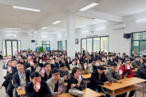 Hà Nội: Hướng dẫn hơn 10.000 thí sinh dự sát hạch cài đặt ứng dụng VNeTraffic