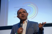 Các nhà tiên phong của kỷ nguyên AI chia sẻ tại Tọa đàm Đạo đức và An toàn AI VinFuture 