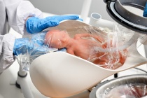 Tử cung nhân tạo: Bước ngoặt y học cứu sống trẻ sinh non