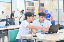 Các đội tuyển PROCON và Phần mềm nguồn mở bước vào ngày tranh tài kịch tính tại OLP’25