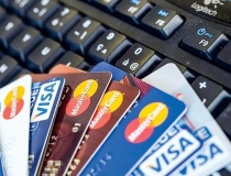 Cẩn trọng với ma trận phí và lãi vay của thẻ tín dụng
