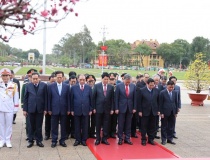 Lãnh đạo Đảng, Nhà nước vào Lăng viếng Chủ tịch Hồ Chí Minh nhân kỷ niệm 95 năm Ngày thành lập Đảng