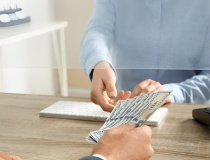 Cẩn thận mất tiền khi sử dụng dịch vụ chuyển tiền sang nước ngoài