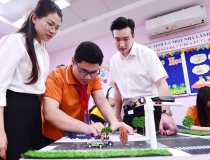 Hai học sinh lớp 8 thiết kế sản phẩm AI giải quyết ùn tắc giao thông