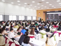 Không chỉ dạy học, người thầy thời AI đang học cách thắp sáng tương lai