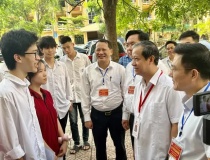 Bộ trưởng Nguyễn Kim Sơn chúc thí sinh cả nước 