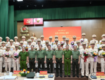 Bộ Công an trao quyết định cho 34 giám đốc công an tỉnh, thành