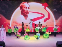 Tổng Bí thư Tô Lâm dự giao lưu nghệ thuật 'Khắc ghi lời Bác - vang nhịp quân hành'