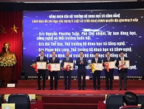 Đưa Việt Nam vào giai đoạn phát triển mới bằng KHCN, ĐMST và CĐS
