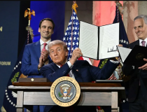 Sắc lệnh “chống AI thức tỉnh” của Trump có thể định hình lại các công ty công nghệ Hoa Kỳ