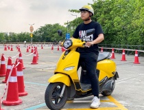 Người dân ba miền hào hứng mang xe máy xăng cũ đi đổi xe điện mới: Lên đời xe xịn, giá ưu đãi hấp dẫn với thủ tục siêu nhanh gọn