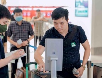 Hơn 25.000 lượt dùng VNeID làm thủ tục 'không chạm' tại sân bay