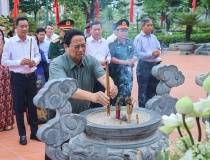 Thủ tướng tưởng nhớ, tri ân Chủ tịch Hồ Chí Minh và các Anh hùng liệt sĩ tại Quảng Trị