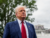 Tổng thống Trump tuyên bố áp thuế 100% với con chip nhập khẩu