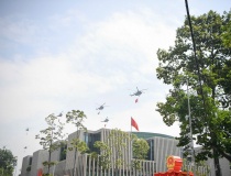 Xúc động khoảnh khắc các biên đội trực thăng kéo cờ Đảng, cờ Tổ quốc bay trên Quảng trường Ba Đình