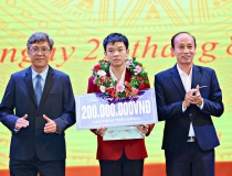 Học sinh đạt Huy chương Bạc Olympic Tin học quốc tế được tỉnh Lâm Đồng thưởng 200 triệu đồng