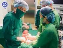 Bé gái chào đời từ phôi thai trữ đông 11 năm