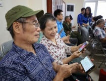 Người cao tuổi Thủ đô đồng hành cùng chuyển đổi số