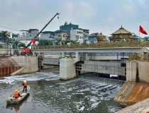 Nước sau xử lý từ Nhà máy xử lý nước thải Yên Xá chính thức hòa vào sông Tô Lịch