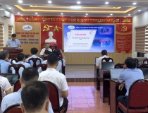 Cán bộ, nhân viên đường sắt Vinh thực hành ứng dụng AI 