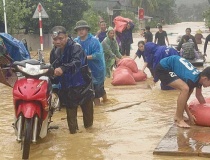 Ủy ban MTTQ Việt Nam thành phố Hà Nội hỗ trợ 5 tỉnh 55 tỷ đồng để khắc phục hậu quả của bão số 10