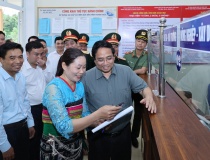 Bố trí, sắp xếp cán bộ cấp xã linh hoạt, phù hợp; tạo thói quen cho người dân làm thủ tục trực tuyến