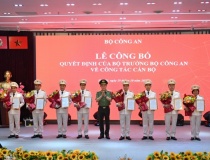 Bộ Công an phong cấp bậc hàm cho 8 lãnh đạo chủ chốt của Tổng Công ty Viễn thông MobiFone