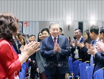 Tổng Bí thư gặp gỡ cán bộ Đại sứ quán Việt Nam và cộng đồng người Việt tại các nước Bắc Âu