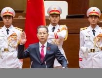 Chánh án Tòa án nhân dân Tối cao Nguyễn Văn Quảng tuyên thệ nhậm chức