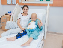 Bệnh nhân 7 tuổi mắc ung thư xương giữ được đôi chân nhờ công nghệ in 3D cá thể hóa